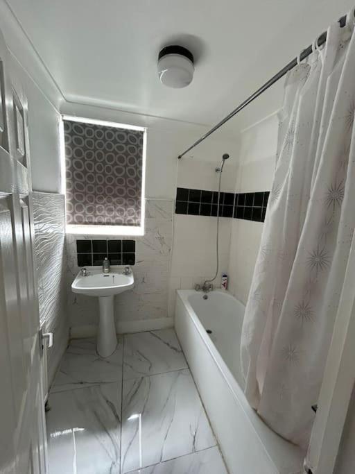 East London 2 Bedroom Flat Dış mekan fotoğraf