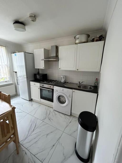 East London 2 Bedroom Flat Dış mekan fotoğraf