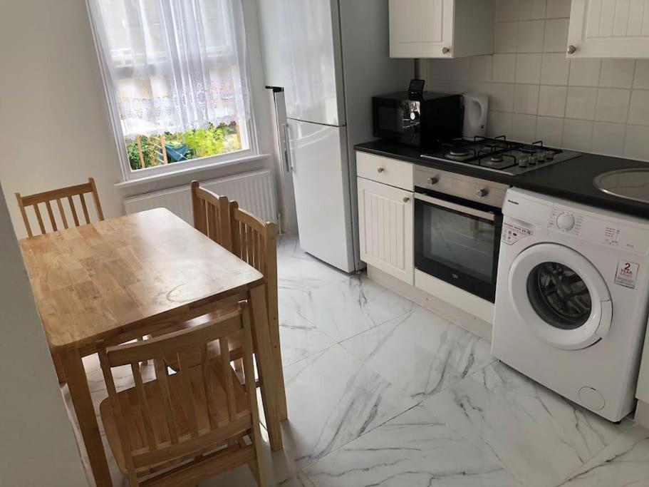 East London 2 Bedroom Flat Dış mekan fotoğraf